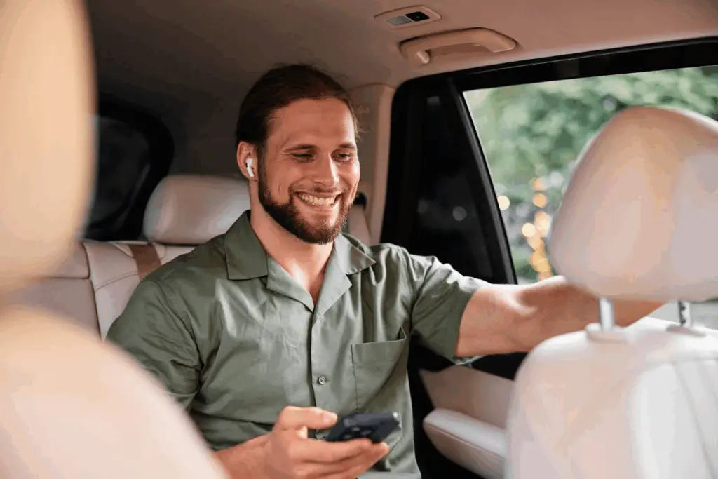 Instant alerts to your travelers